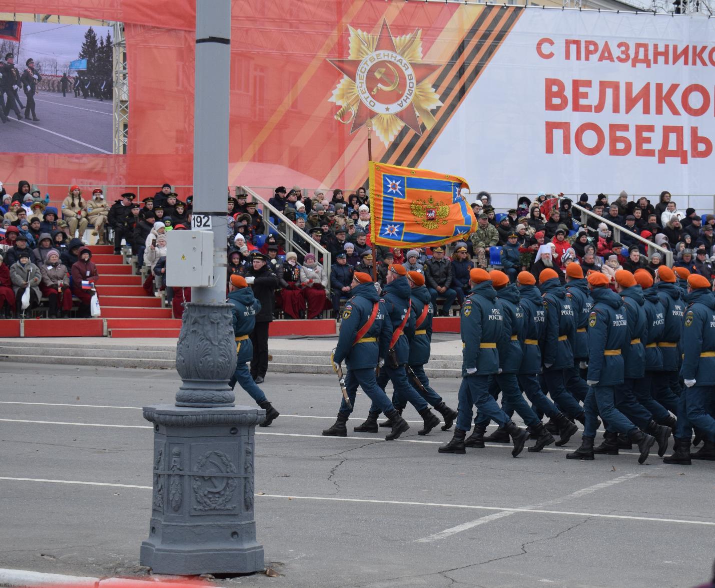 Идет отряд МЧС